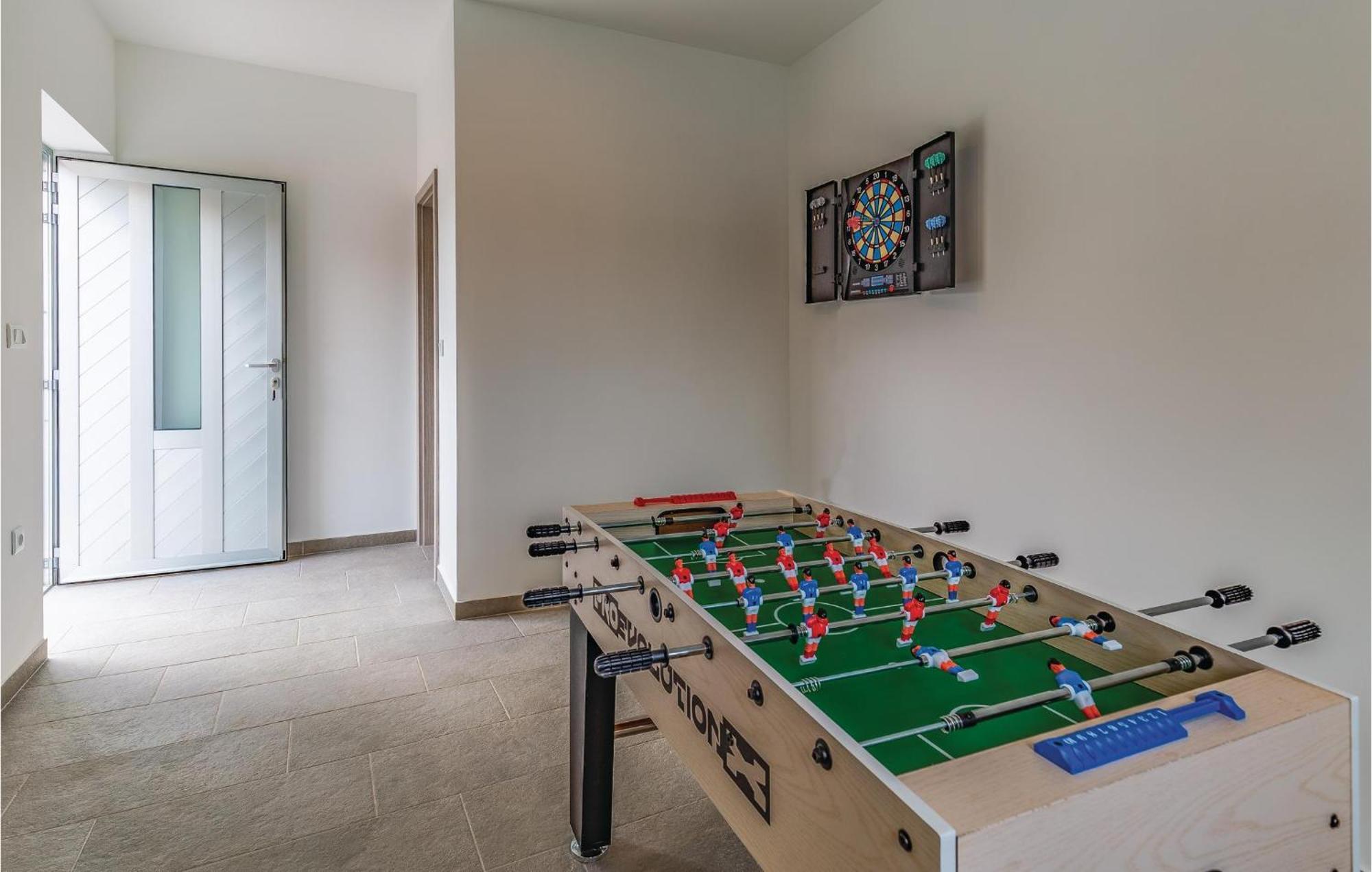 1 Bedroom Stunning Apartment In พูลา ภายนอก รูปภาพ
