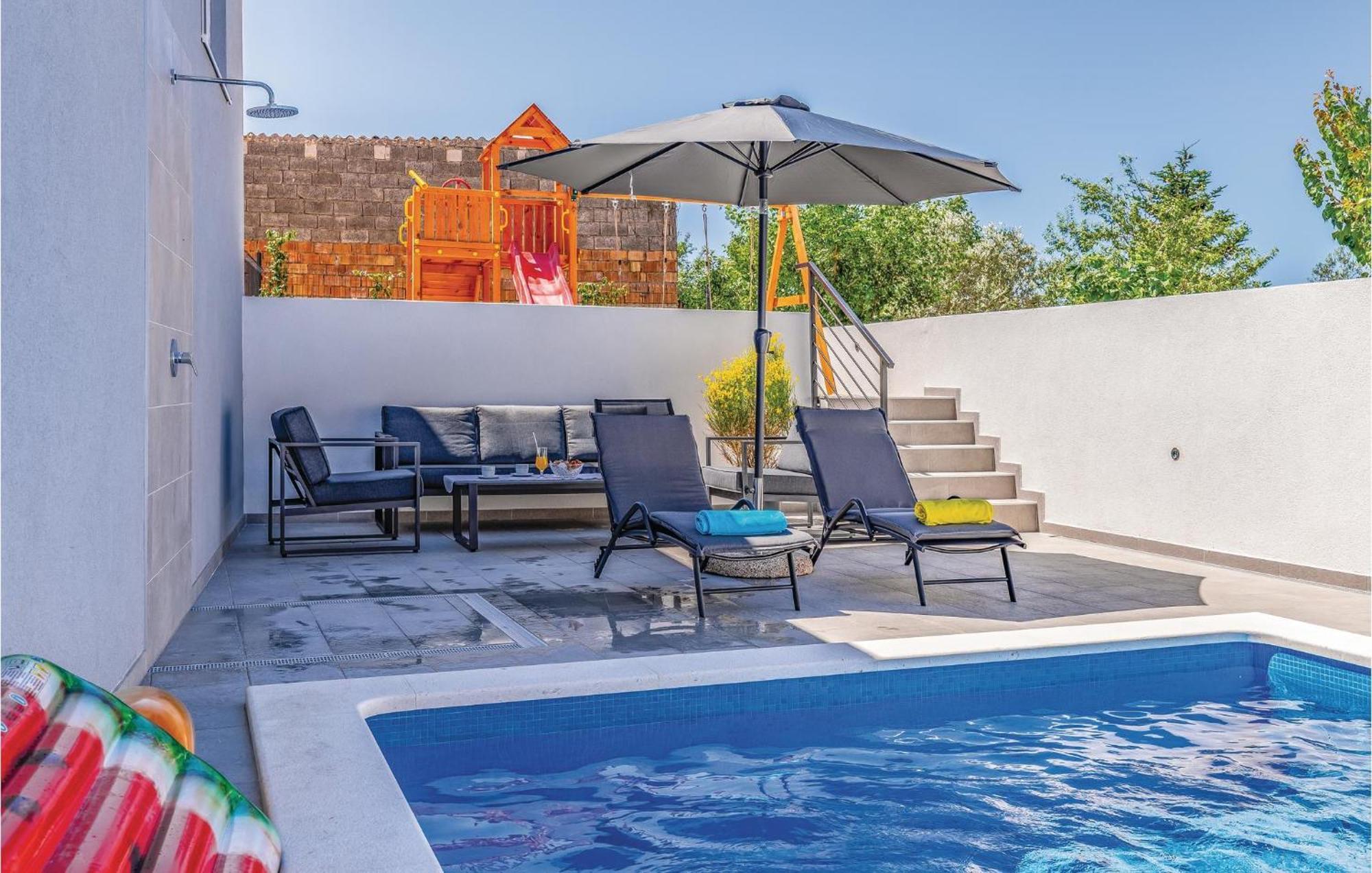 1 Bedroom Stunning Apartment In พูลา ภายนอก รูปภาพ
