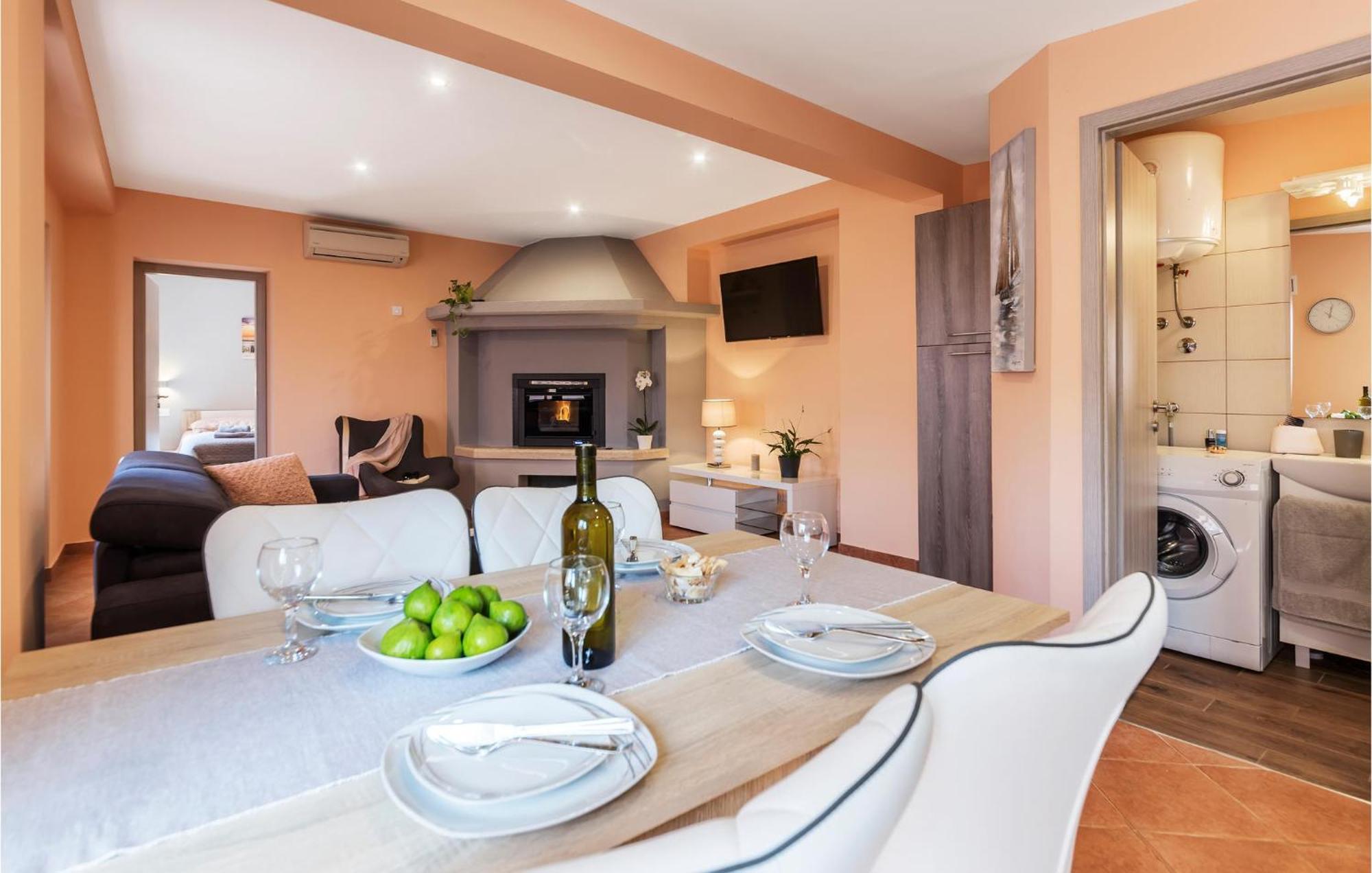 1 Bedroom Stunning Apartment In พูลา ภายนอก รูปภาพ