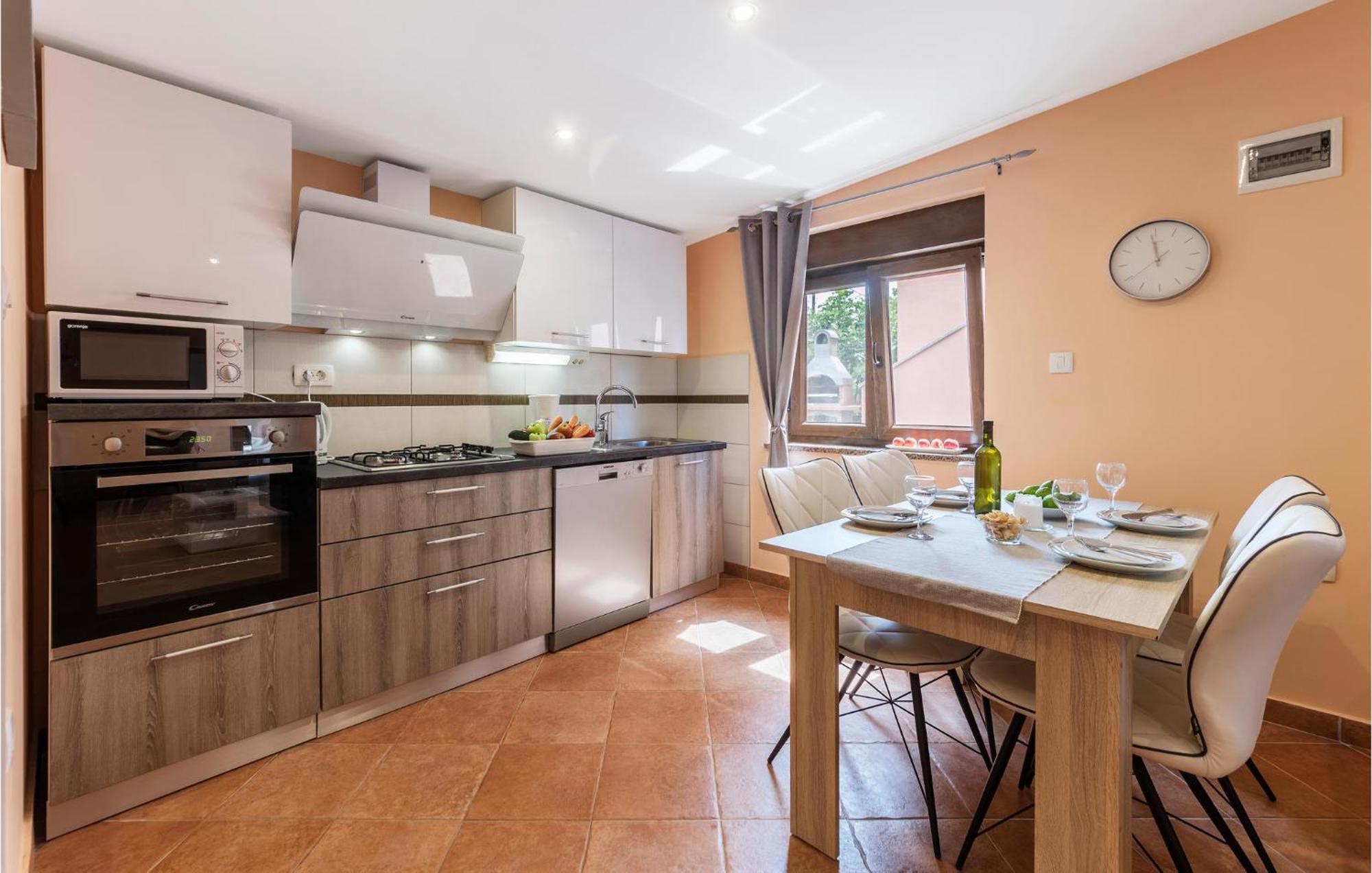 1 Bedroom Stunning Apartment In พูลา ภายนอก รูปภาพ