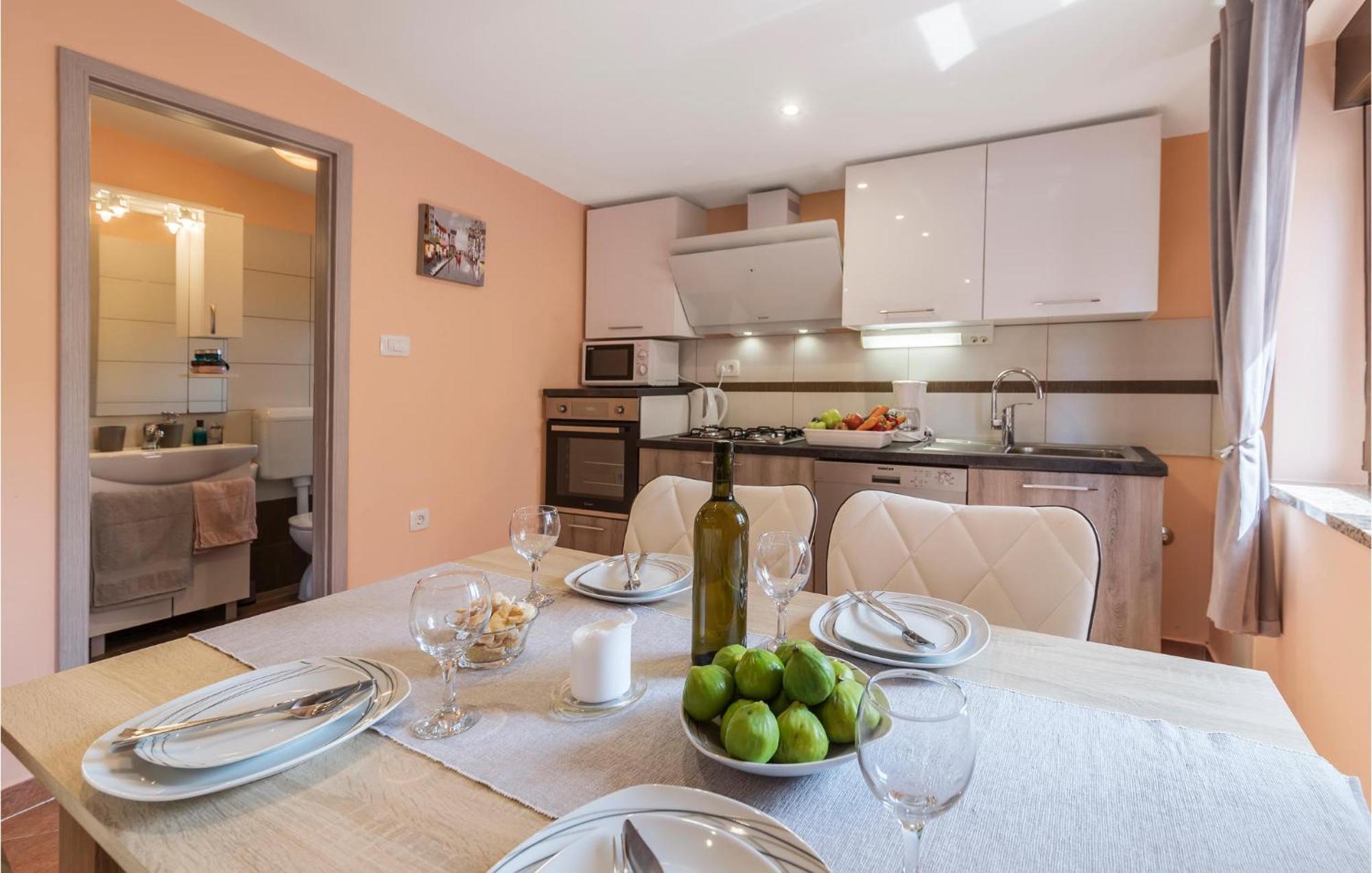 1 Bedroom Stunning Apartment In พูลา ภายนอก รูปภาพ